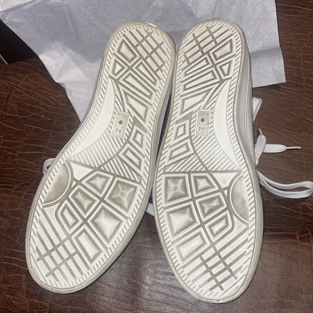 SALE 🎉  Men’s, New Classic White Sneakers - Picture 3 of 4